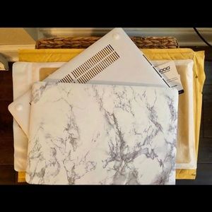 Apple MacBook Pro laptop case- Marble